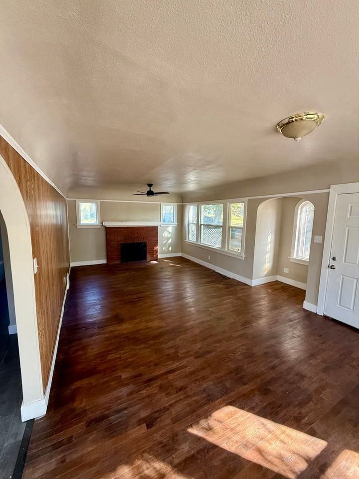 712 Mitchell St - Photo 5 of 14