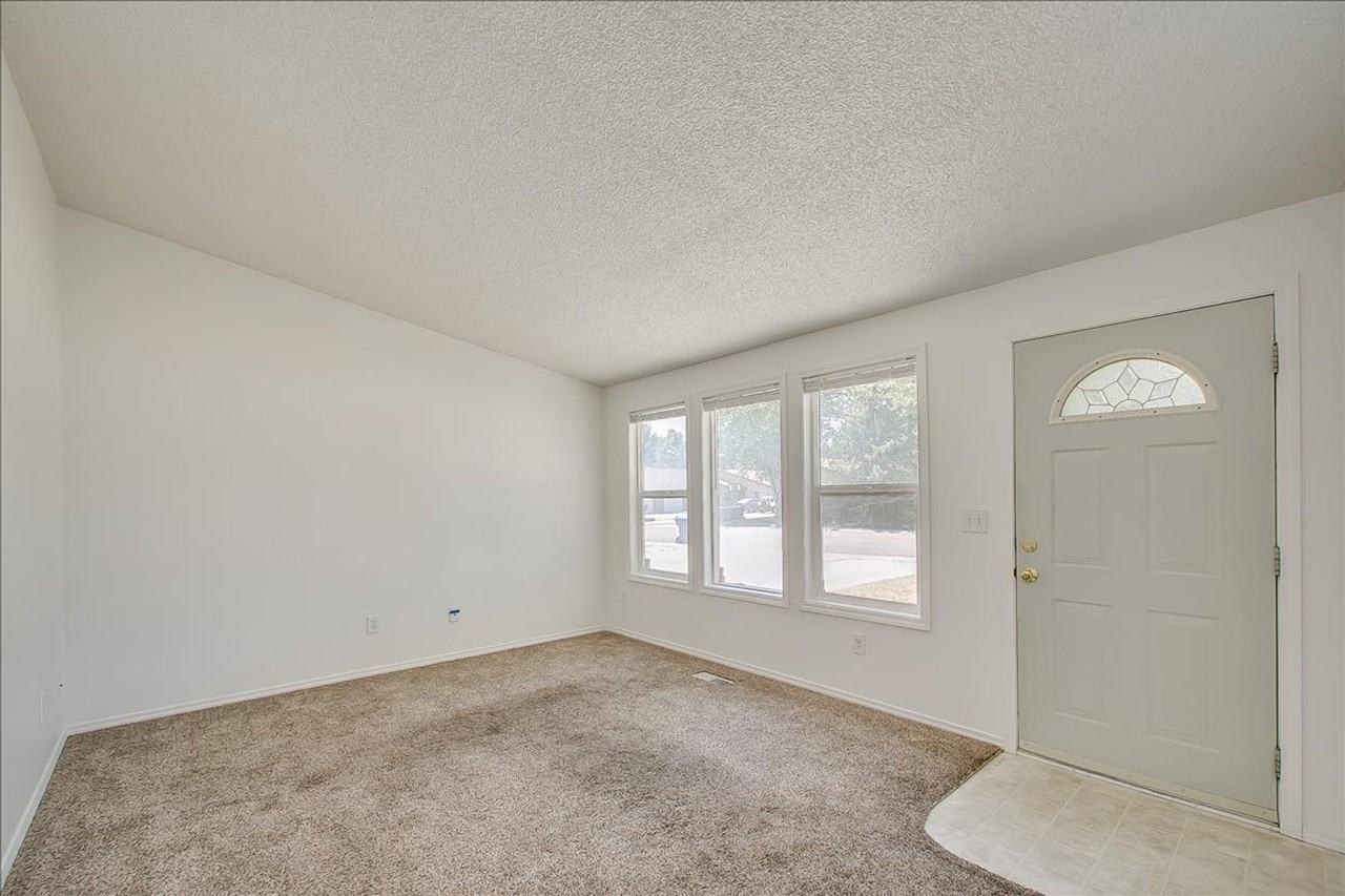 2358 S Wyoming Ave - Photo 3 of 21