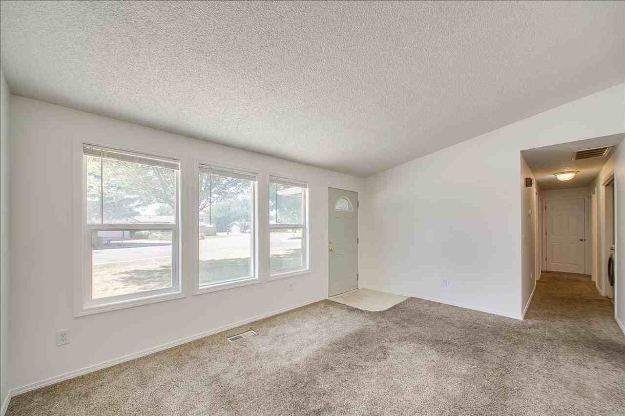 2358 S Wyoming Ave - Photo 4 of 21