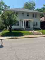 featured image of 624 S Woodlawn Ave