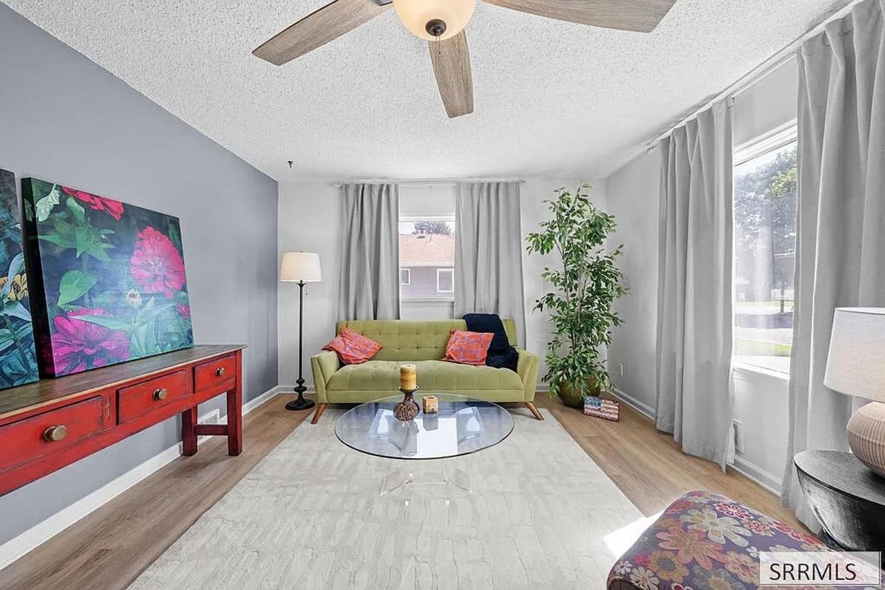 1085 Syringa Dr - Photo 6 of 45