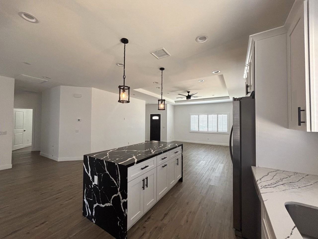 8521 Oleander Ave - Photo 3 of 24