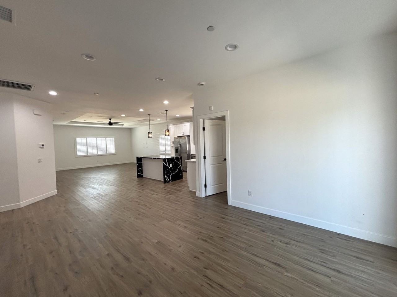 8521 Oleander Ave - Photo 6 of 24