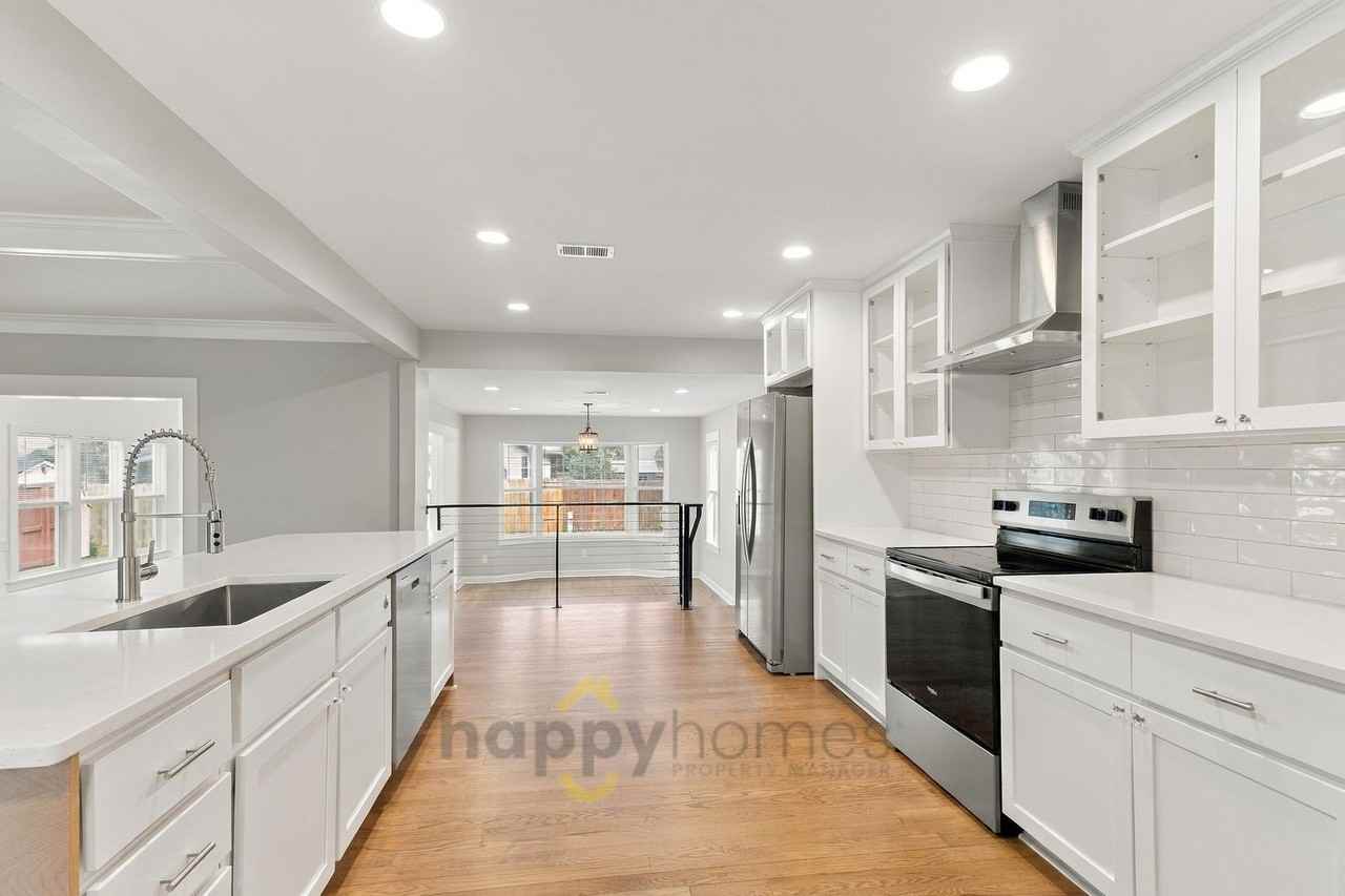 111 Flicker Ln - Photo 3 of 23