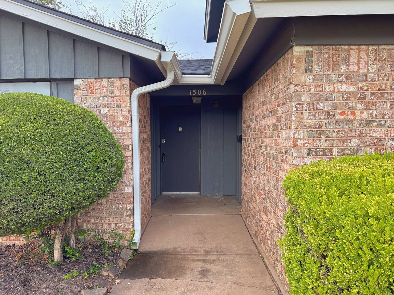 1506 Douglas Dr - Photo 2 of 40