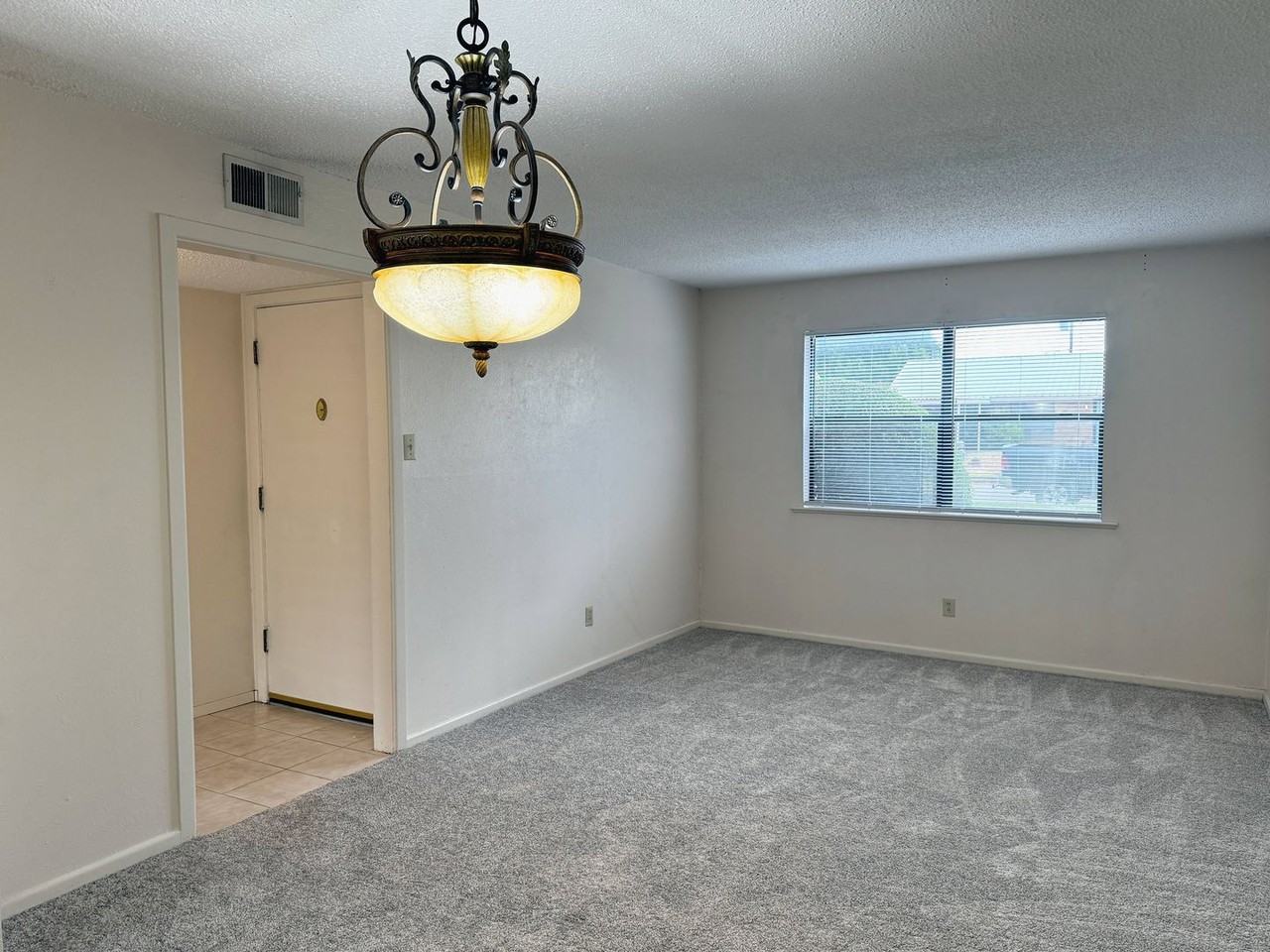 1506 Douglas Dr - Photo 5 of 40