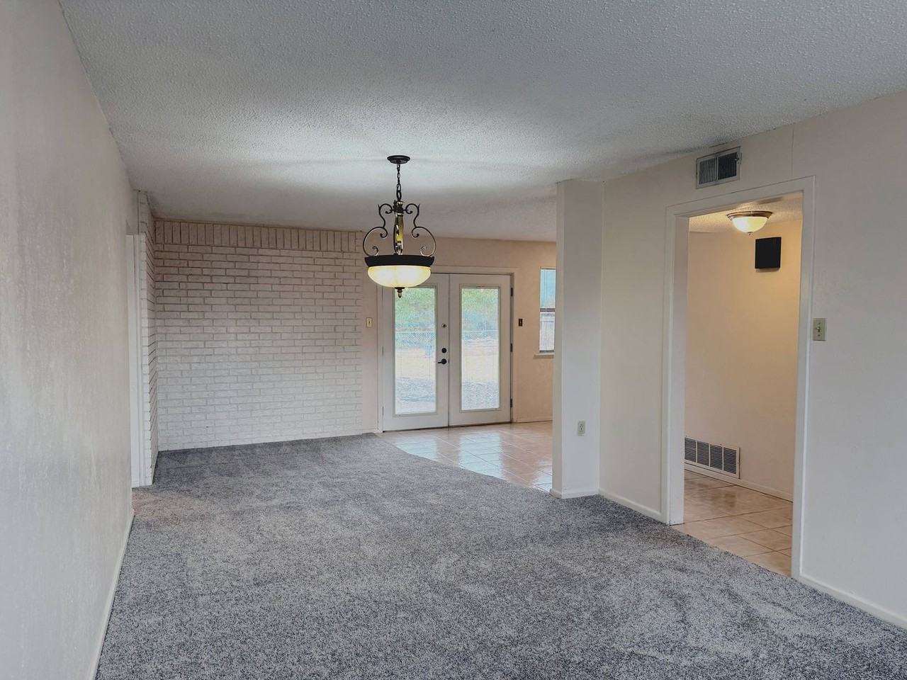 1506 Douglas Dr - Photo 6 of 40