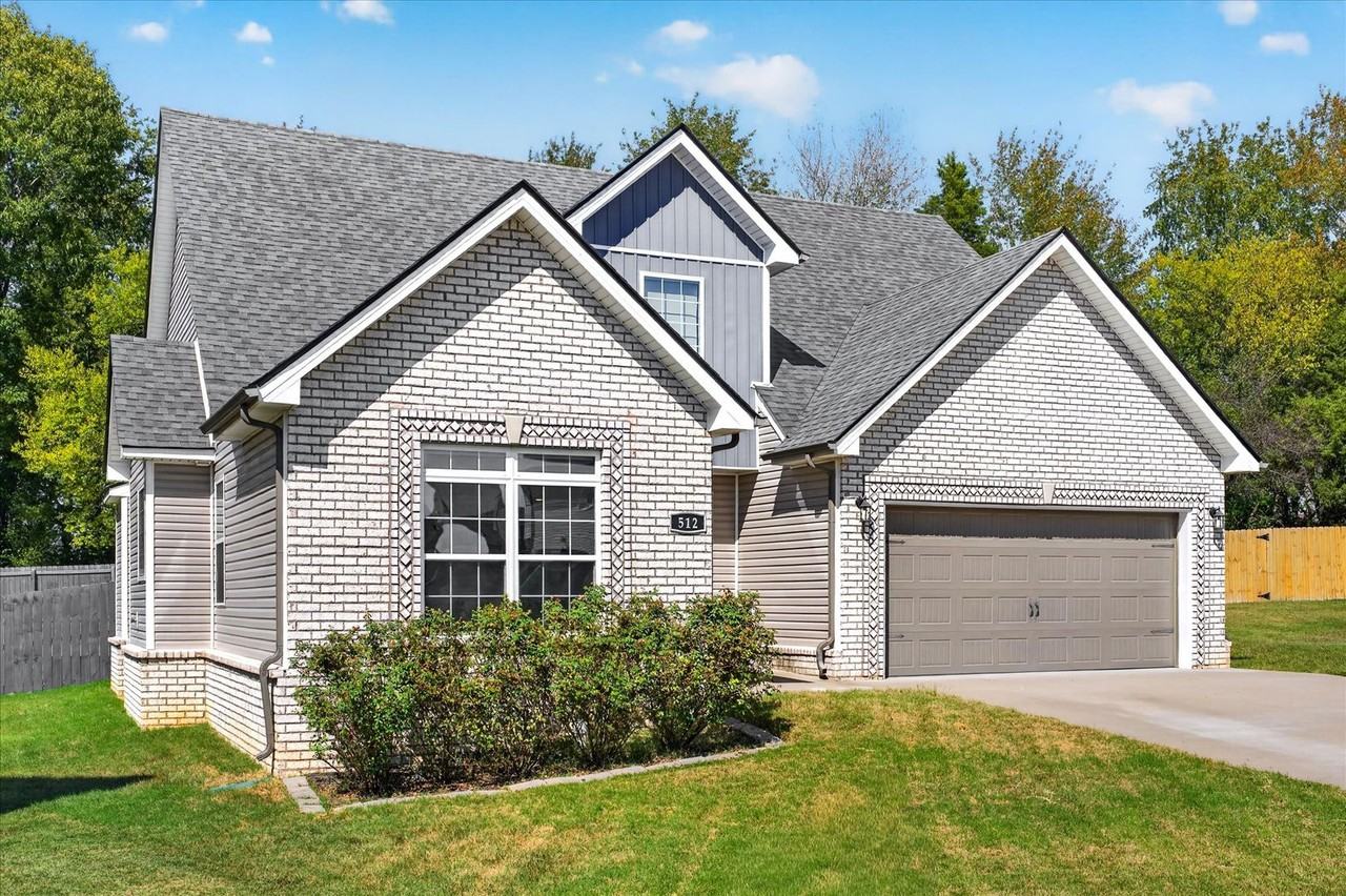 512 Wingfield Ct - Photo 3 of 43