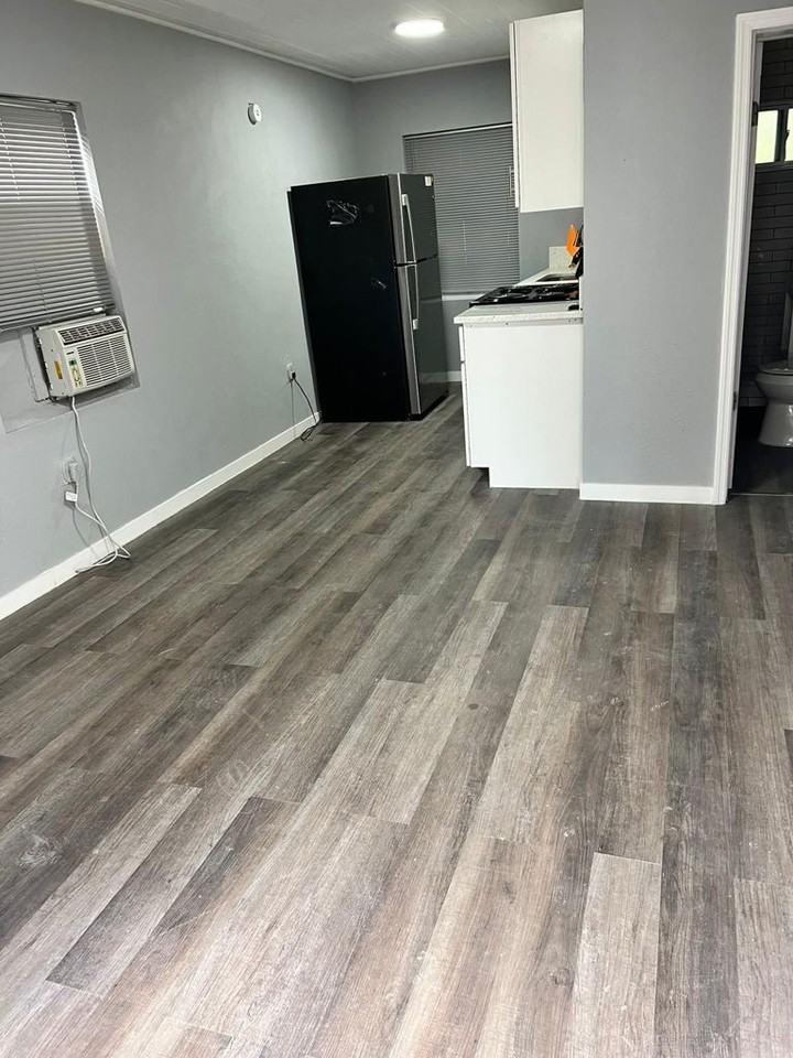 1313 39th St - Photo 4 of 5