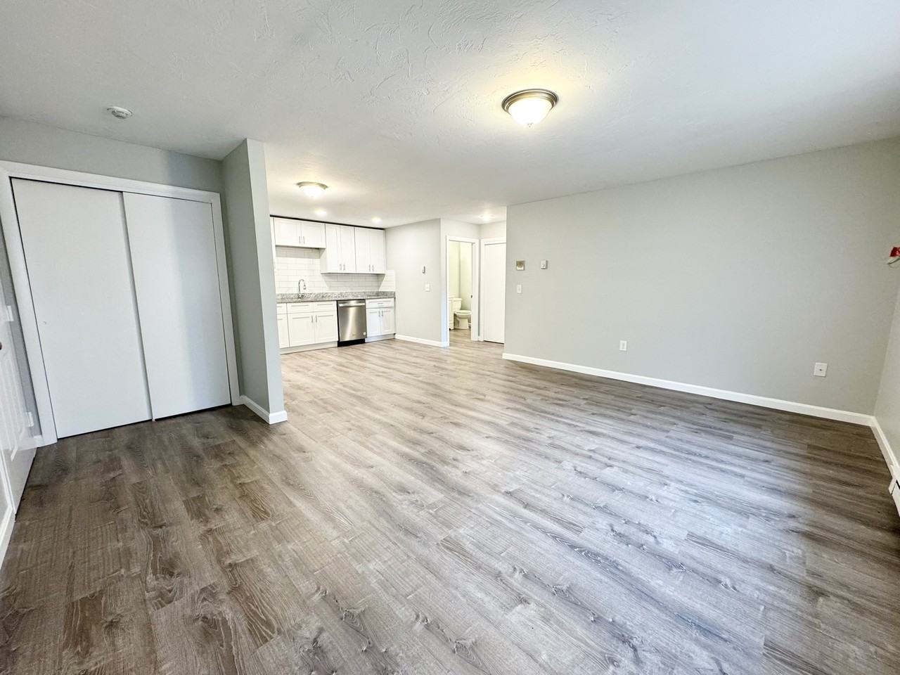 433 Sunderland Rd #I - Photo 4 of 13