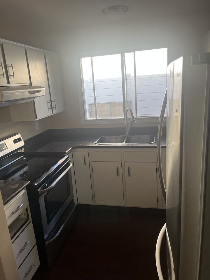 974 Berkley Dr Nw - Photo 4 of 6