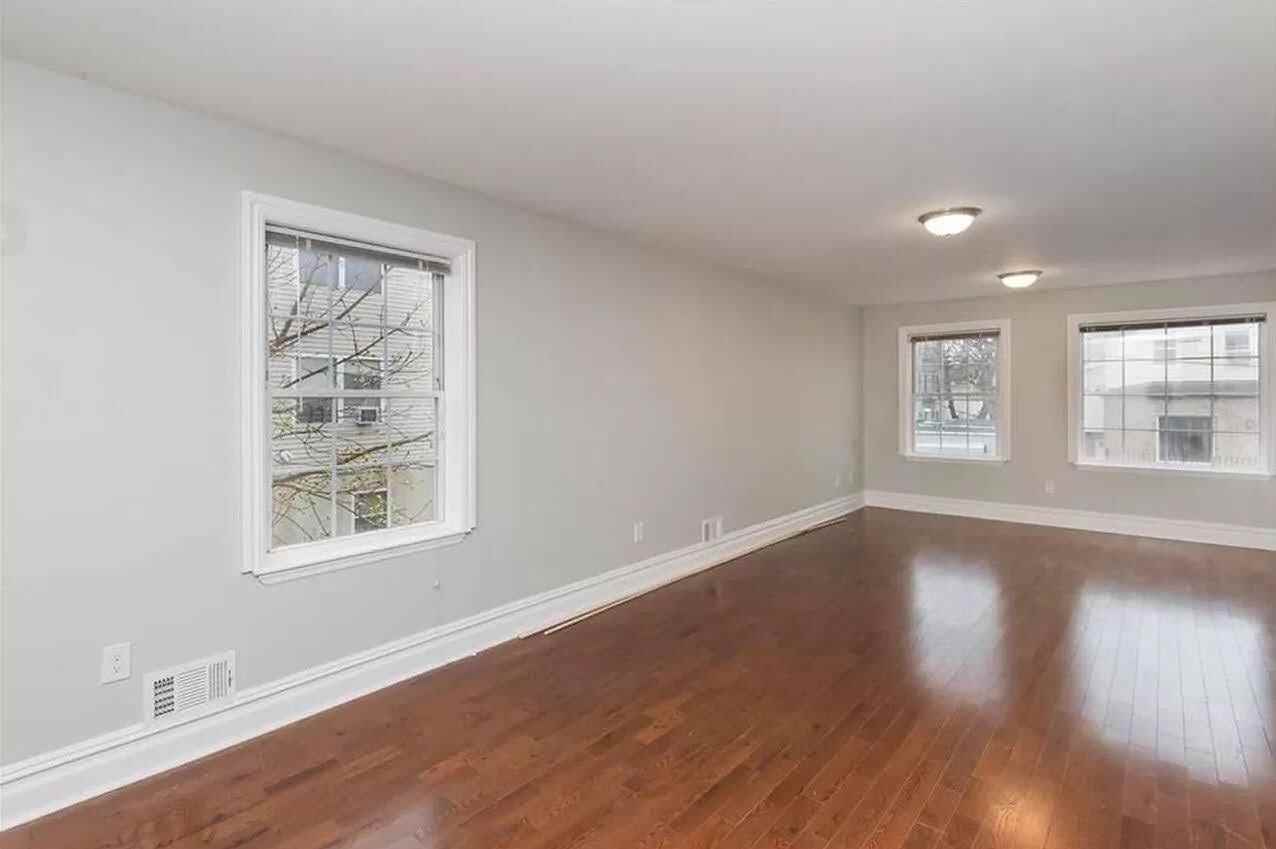 28 Van Cleef St #1 - Photo 3 of 8
