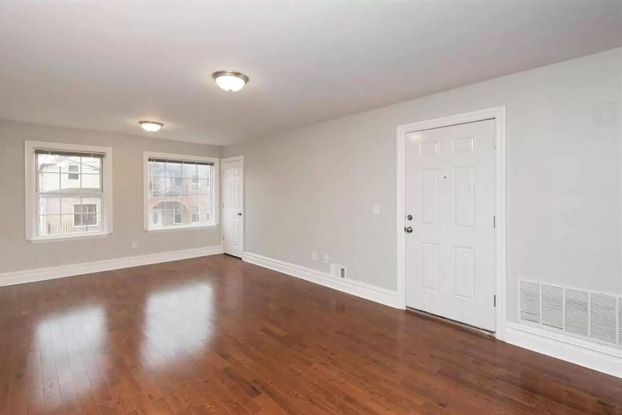 28 Van Cleef St #1 - Photo 4 of 8