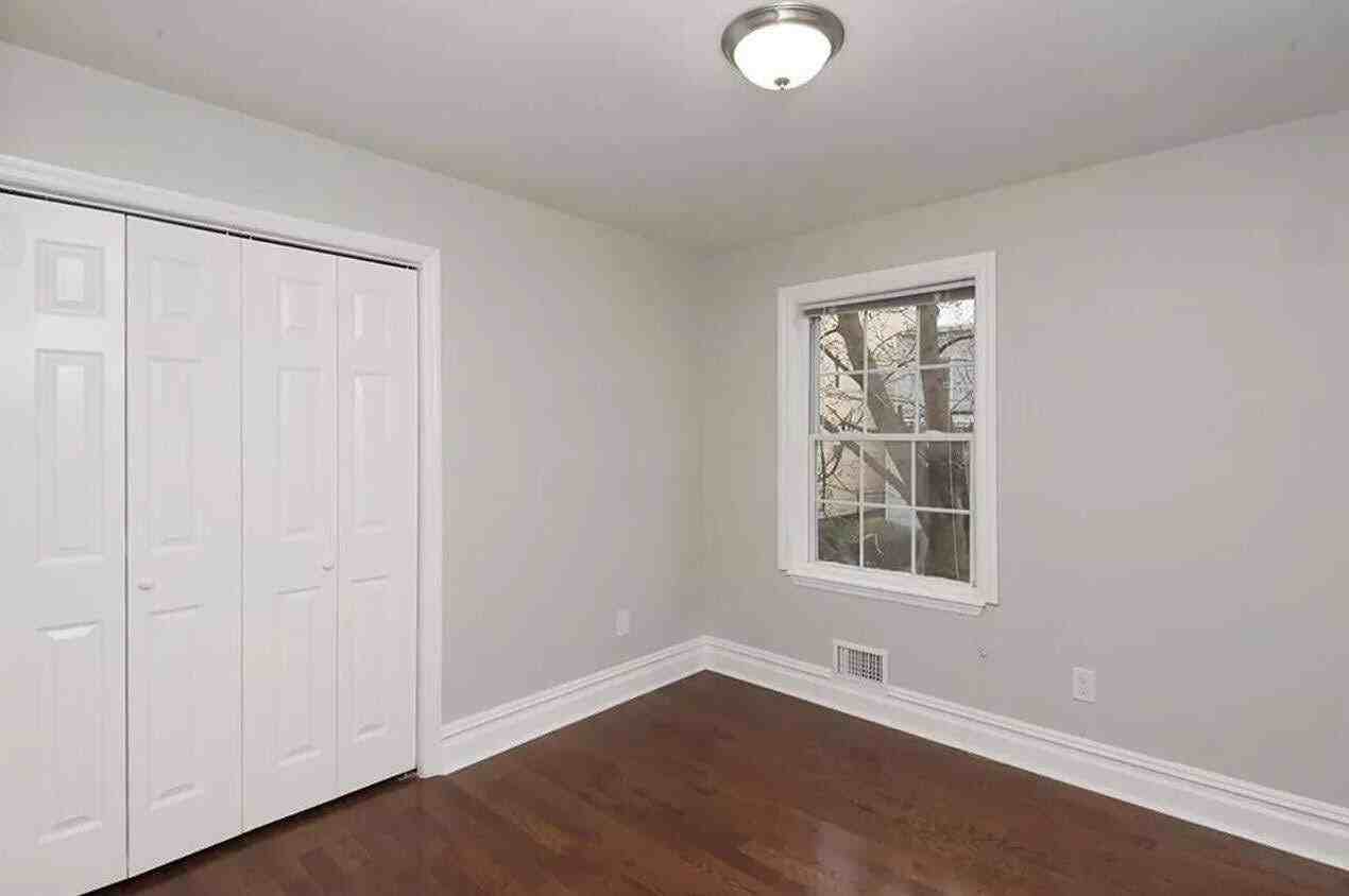 28 Van Cleef St #1 - Photo 5 of 8