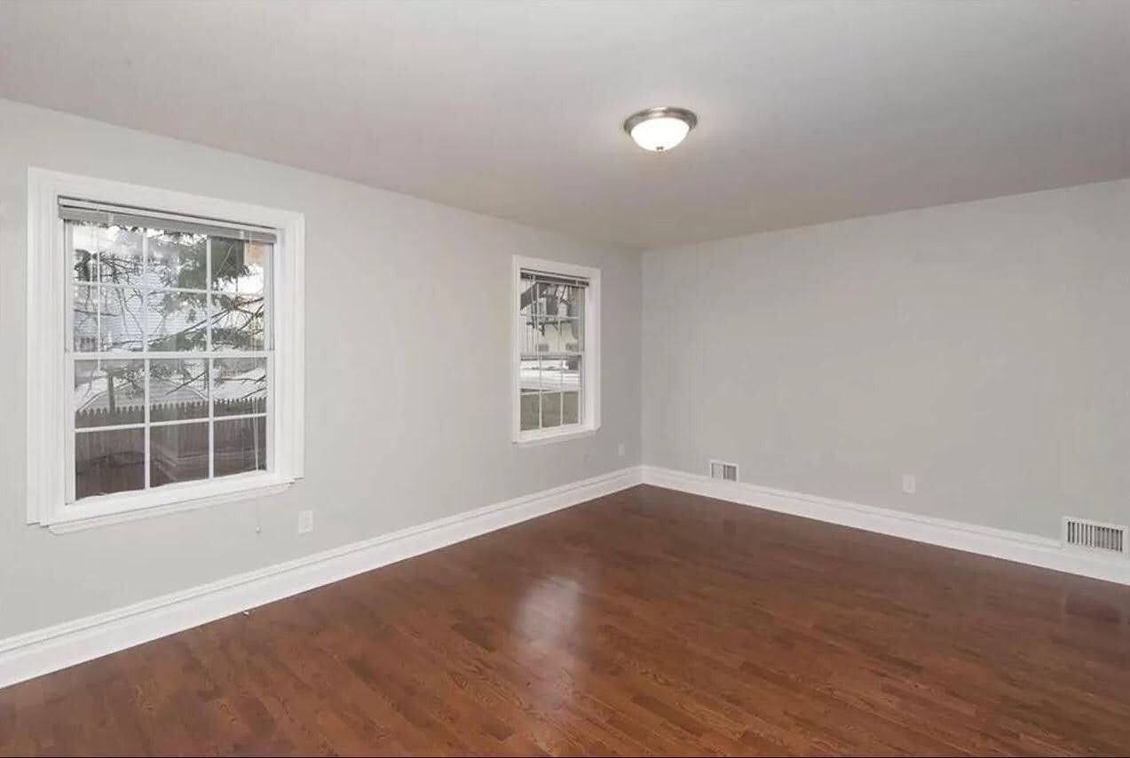 28 Van Cleef St #1 - Photo 6 of 8