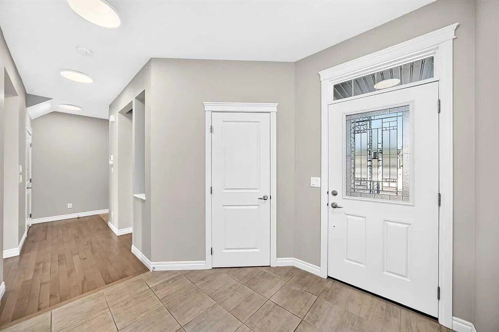 82 Nolanhurst Rise Nw - Photo 3 of 12