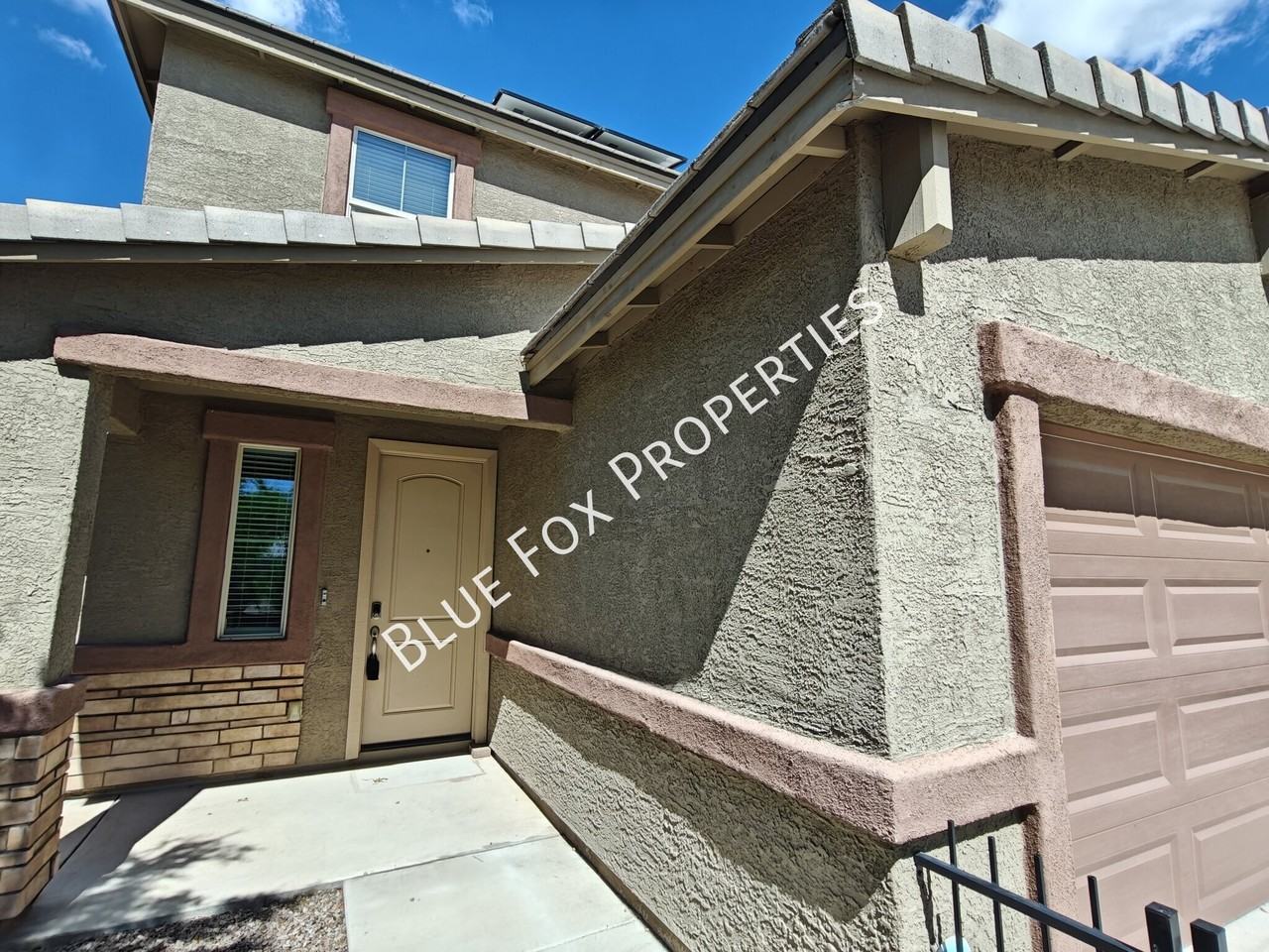 10740 W Dickerson Dr - Photo 2 of 32