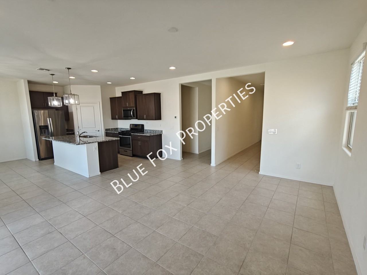 10740 W Dickerson Dr - Photo 3 of 32
