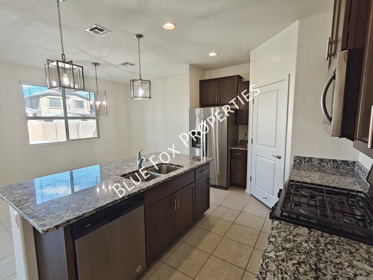 10740 W Dickerson Dr - Photo 6 of 32