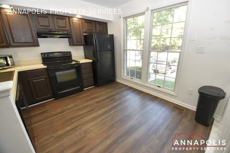 2110 Commissary Cir - Photo 2 of 32