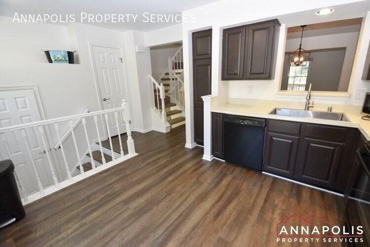 2110 Commissary Cir - Photo 5 of 32
