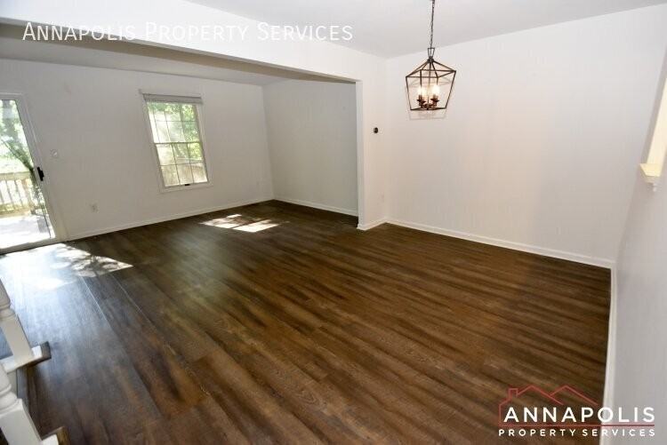 2110 Commissary Cir - Photo 7 of 32