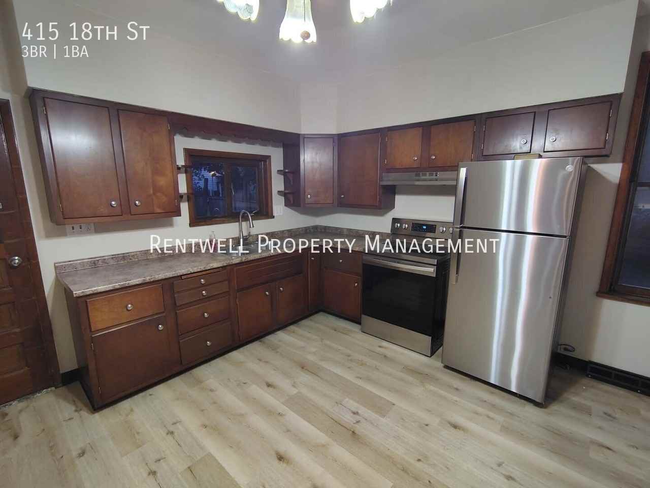 415 18th St - Photo 3 of 13