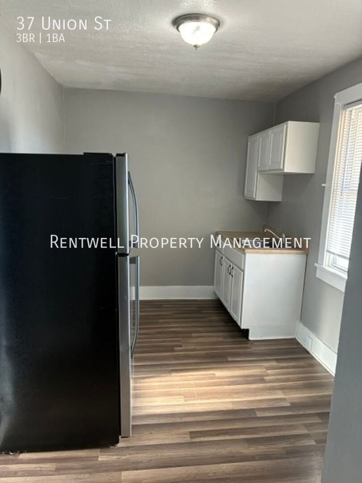 37 Union St - Photo 3 of 16