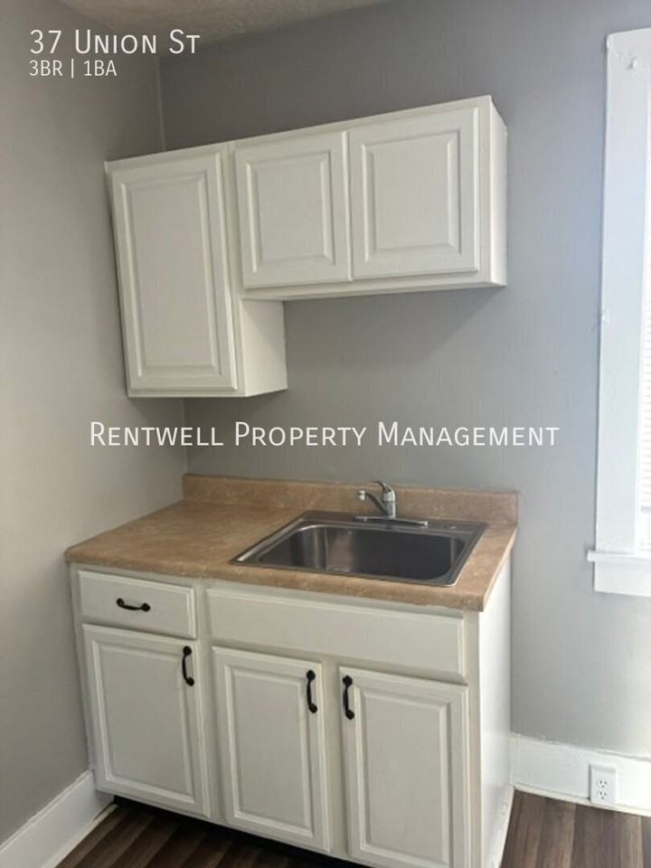 37 Union St - Photo 5 of 16