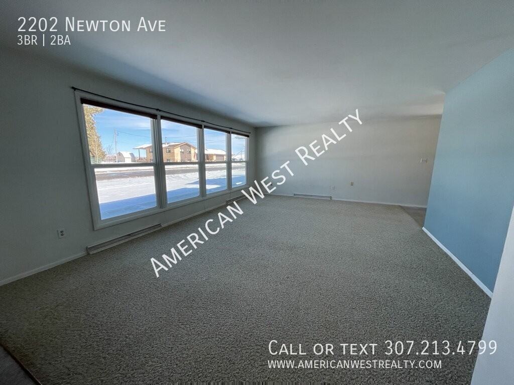 2202 Newton Ave - Photo 2 of 13