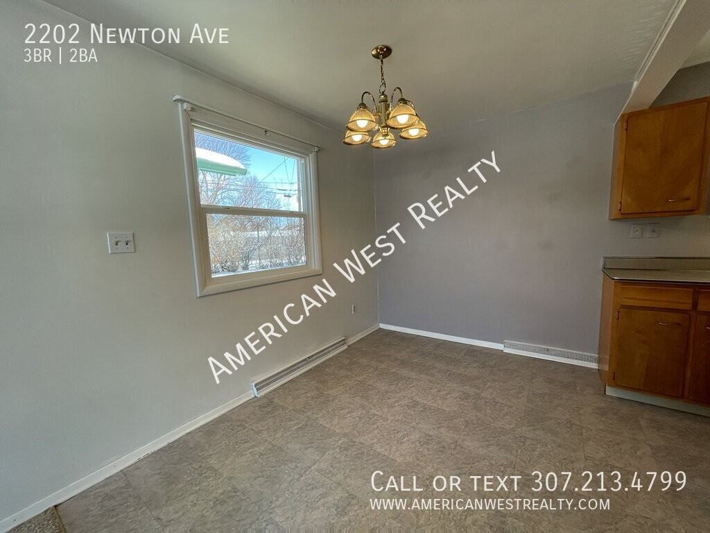 2202 Newton Ave - Photo 4 of 13