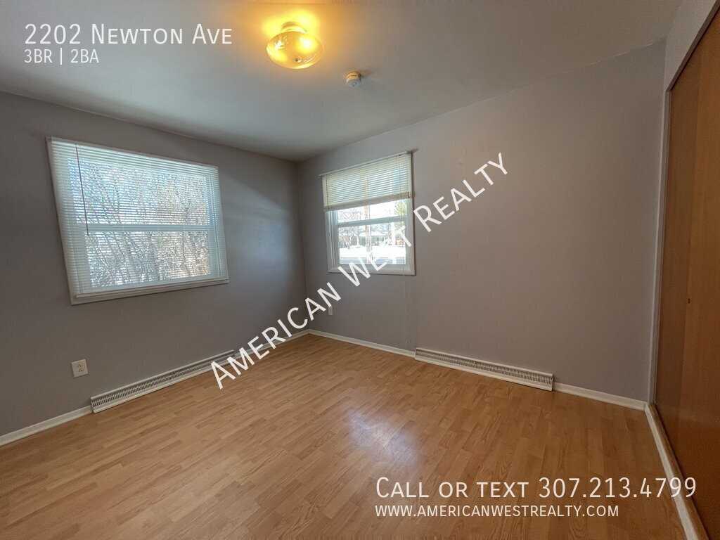 2202 Newton Ave - Photo 5 of 13