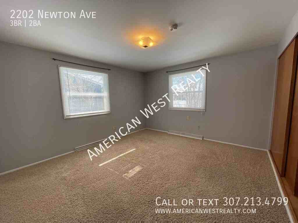 2202 Newton Ave - Photo 6 of 13