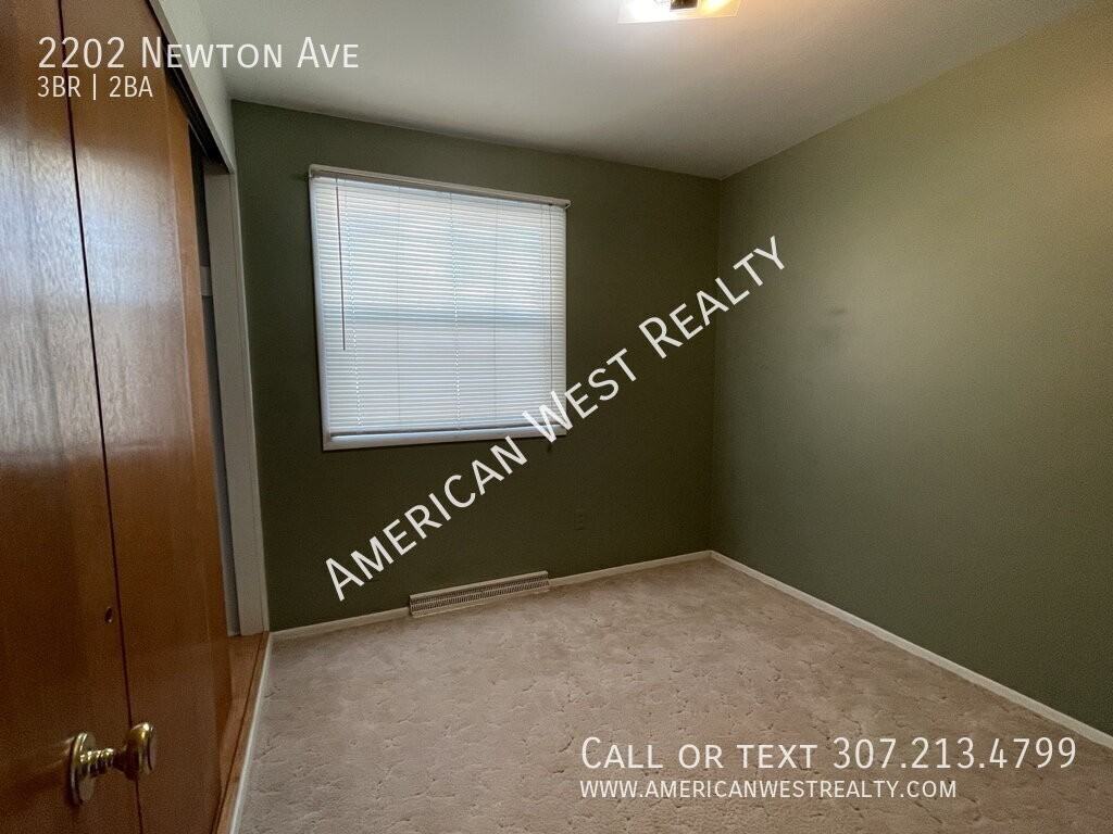 2202 Newton Ave - Photo 7 of 13