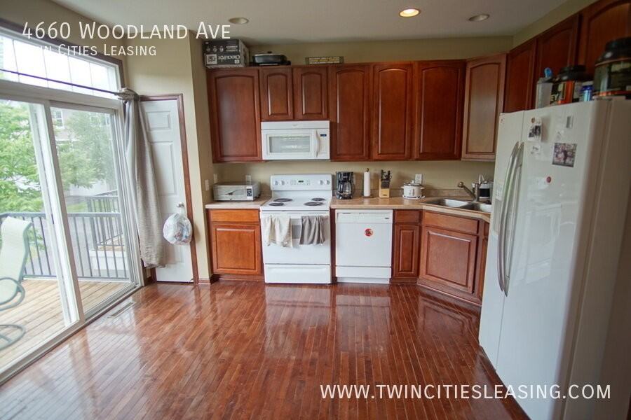 4660 Woodland Ave - Photo 4 of 16