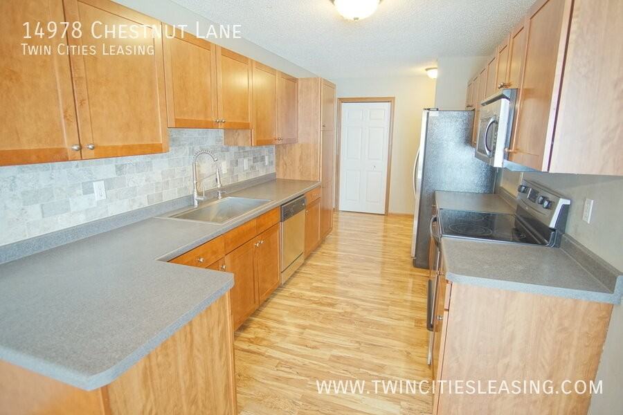 14978 Chestnut Ln - Photo 4 of 25