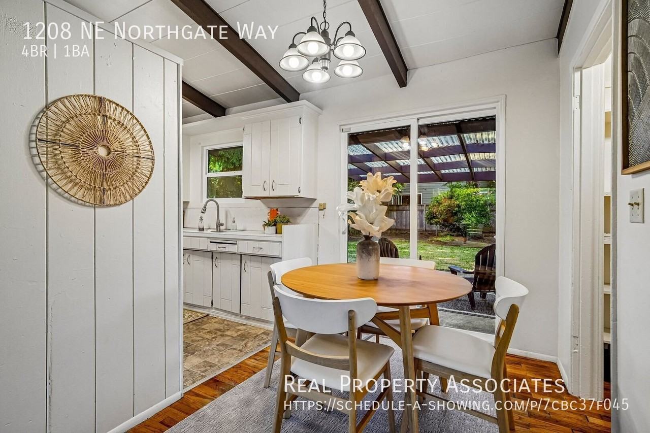 1208 Ne Northgate Way - Photo 4 of 24