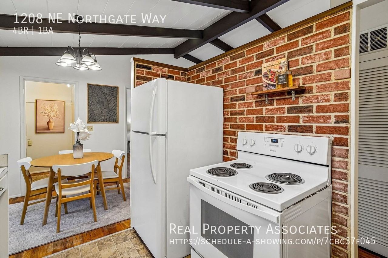 1208 Ne Northgate Way - Photo 6 of 24