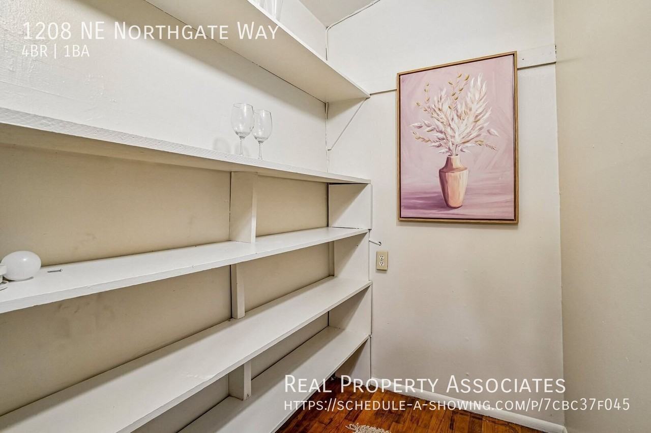 1208 Ne Northgate Way - Photo 7 of 24