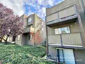 4312 Woodland Park Ave N #205 - Photo 1 of 1