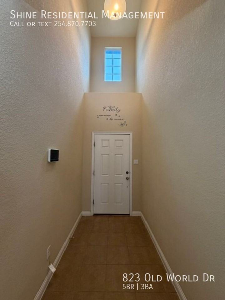 823 Old World Dr - Photo 3 of 50