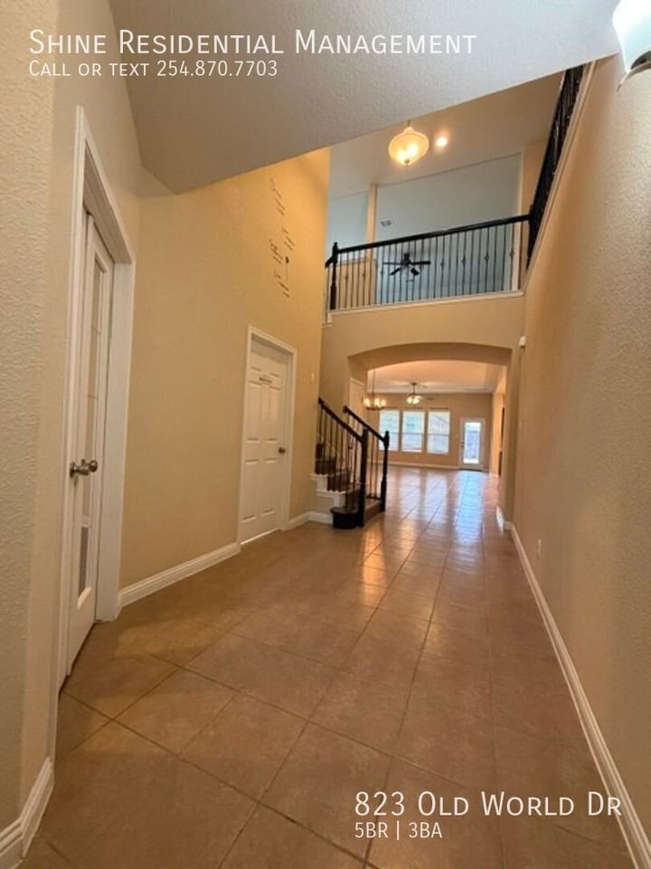 823 Old World Dr - Photo 4 of 50