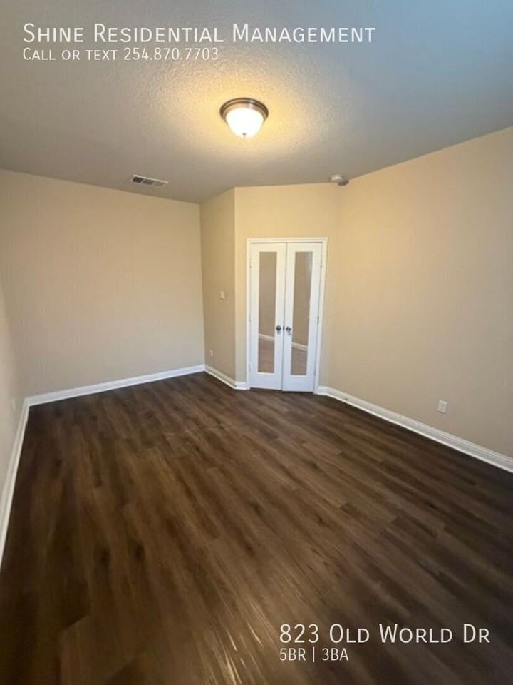 823 Old World Dr - Photo 6 of 50