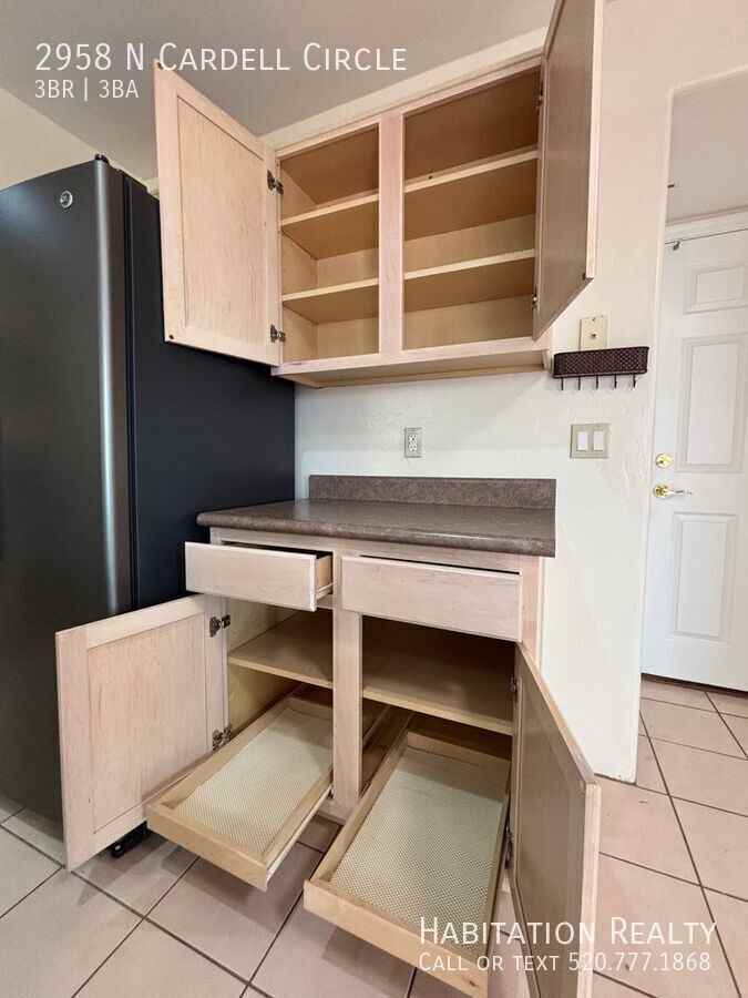 2958 N Cardell Cir - Photo 5 of 24