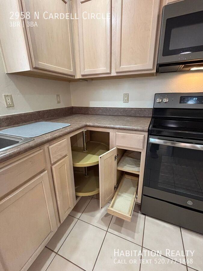 2958 N Cardell Cir - Photo 7 of 24