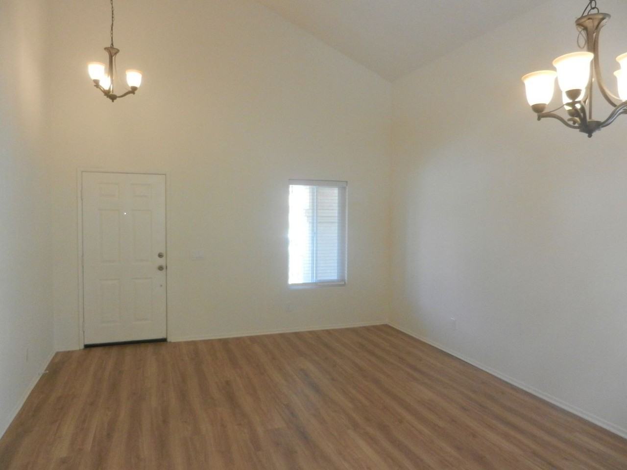 1351 Cottonwood Dr - Photo 4 of 40