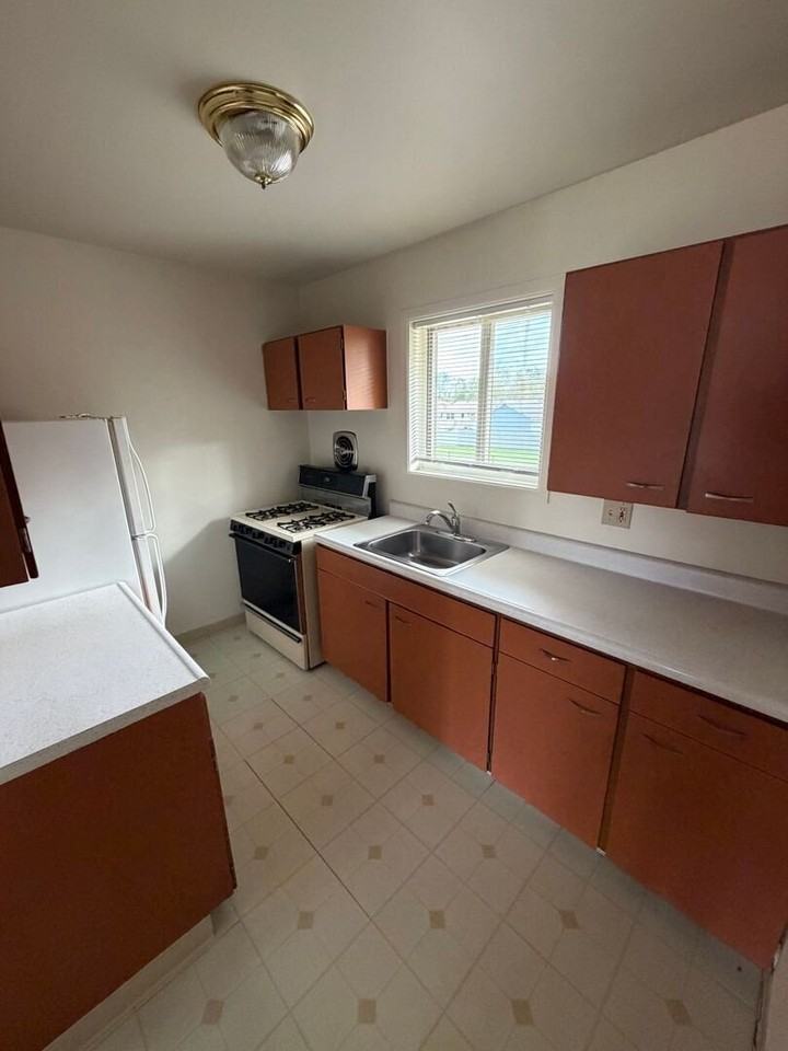 8527 Manor Ave #C - Photo 3 of 7