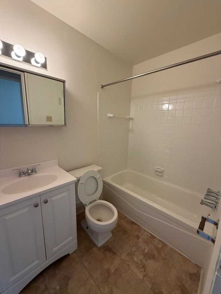 8527 Manor Ave #C - Photo 5 of 7