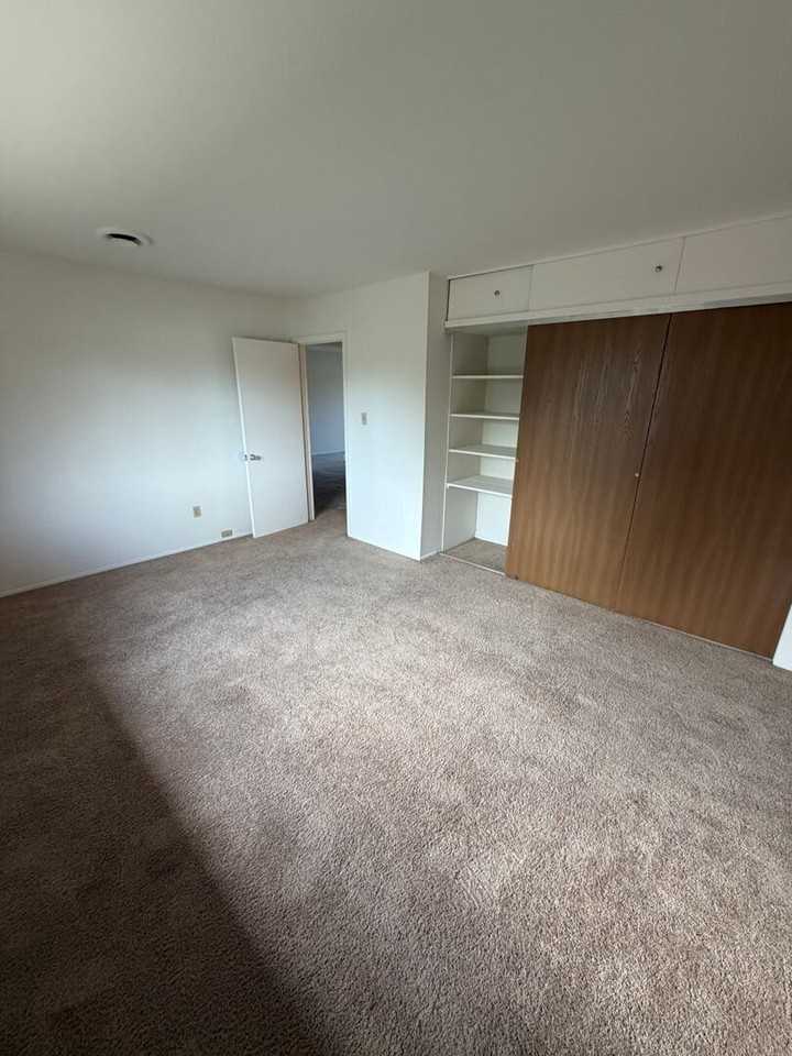8527 Manor Ave #C - Photo 6 of 7