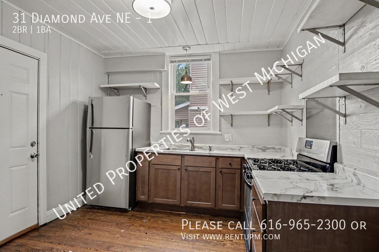 31 Diamond Ave Ne #1 - Photo 5 of 17